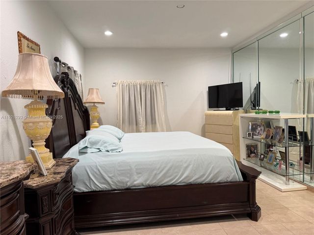 3041 NW 95th Ter, Miami, FL 33147