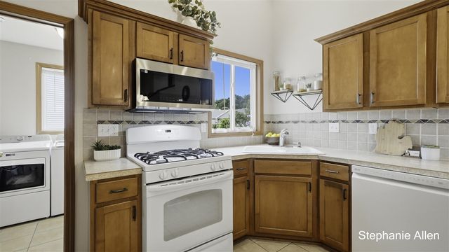663 Ridgefield Drive, Coopersville, MI 49404