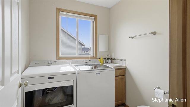 663 Ridgefield Drive, Coopersville, MI 49404