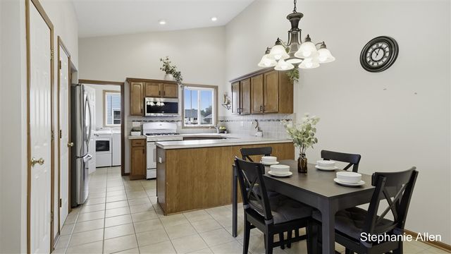 663 Ridgefield Drive, Coopersville, MI 49404