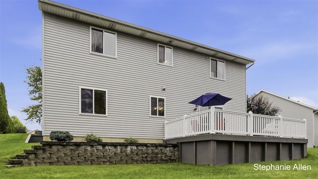663 Ridgefield Drive, Coopersville, MI 49404