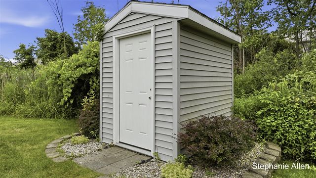 663 Ridgefield Drive, Coopersville, MI 49404