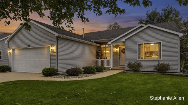 663 Ridgefield Drive, Coopersville, MI 49404