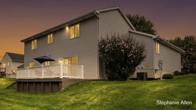 663 Ridgefield Drive, Coopersville, MI 49404