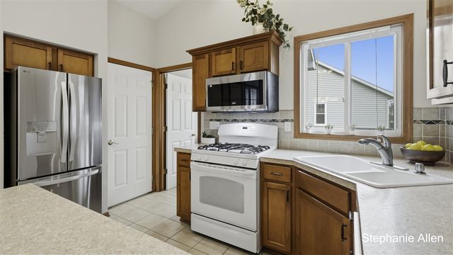 663 Ridgefield Drive, Coopersville, MI 49404
