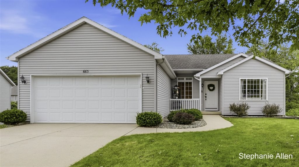 663 Ridgefield Drive, Coopersville, MI 49404