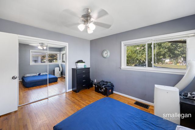 1059 W Summit Avenue, Roosevelt Park City, MI 49441