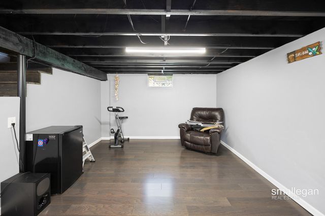 1059 W Summit Avenue, Roosevelt Park City, MI 49441