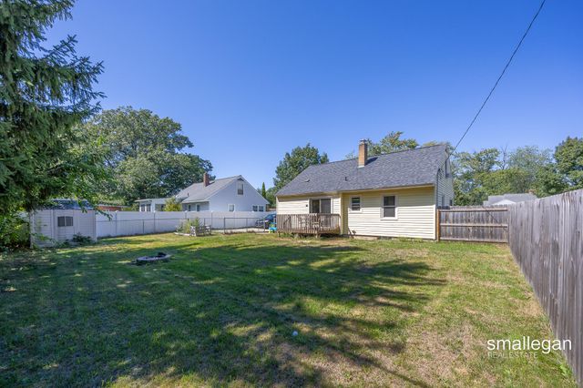 1059 W Summit Avenue, Roosevelt Park City, MI 49441