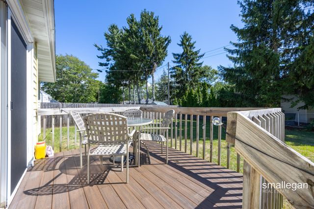 1059 W Summit Avenue, Roosevelt Park City, MI 49441