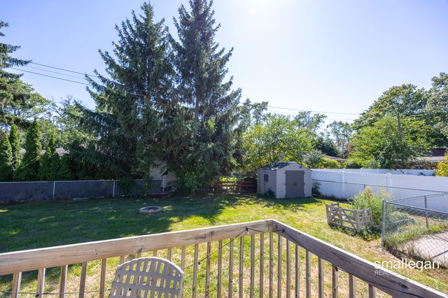 1059 W Summit Avenue, Roosevelt Park City, MI 49441