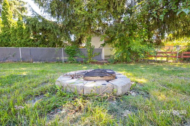 1059 W Summit Avenue, Roosevelt Park City, MI 49441