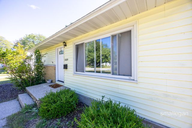 1059 W Summit Avenue, Roosevelt Park City, MI 49441