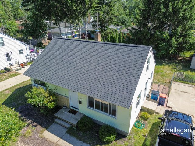 1059 W Summit Avenue, Roosevelt Park City, MI 49441