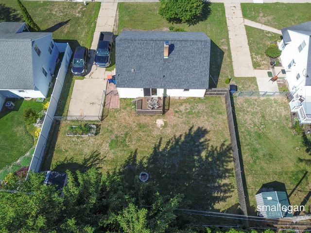 1059 W Summit Avenue, Roosevelt Park City, MI 49441