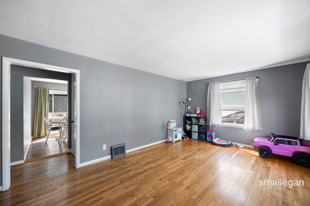 1059 W Summit Avenue, Roosevelt Park City, MI 49441