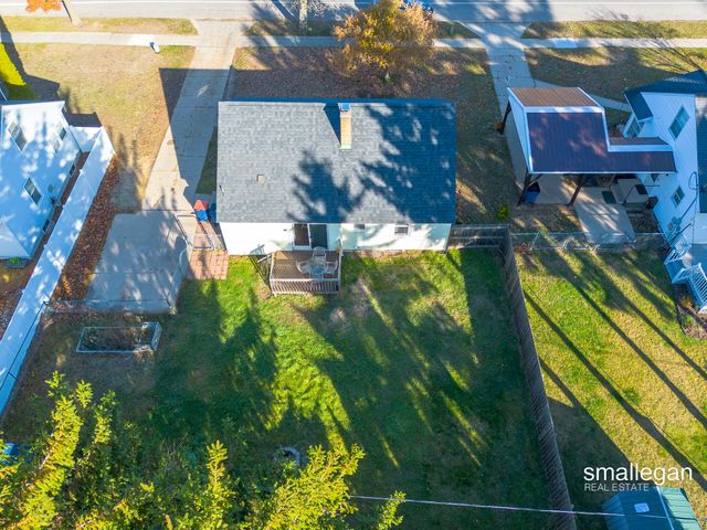 1059 W Summit Avenue, Roosevelt Park City, MI 49441