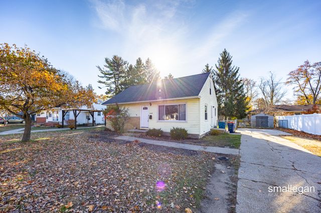 1059 W Summit Avenue, Roosevelt Park City, MI 49441