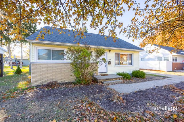 1059 W Summit Avenue, Roosevelt Park City, MI 49441