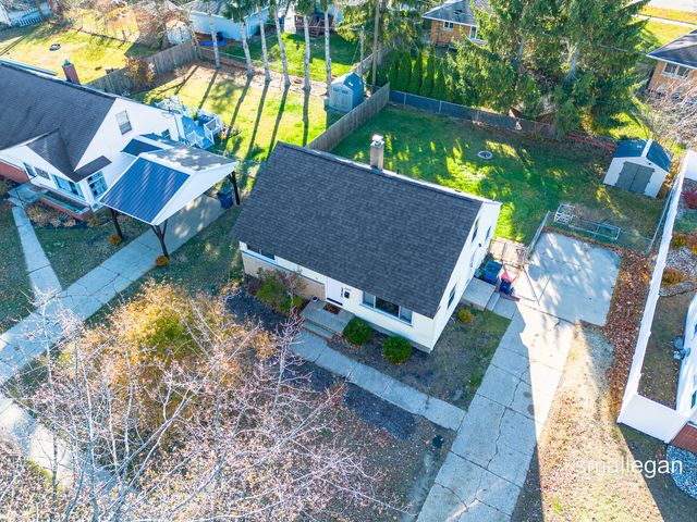 1059 W Summit Avenue, Roosevelt Park City, MI 49441