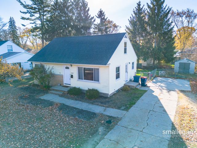 1059 W Summit Avenue, Roosevelt Park City, MI 49441
