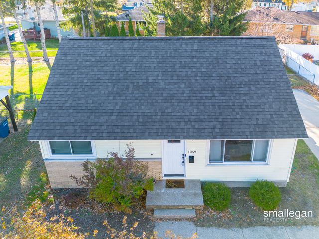 1059 W Summit Avenue, Roosevelt Park City, MI 49441