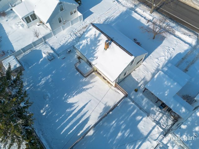 1059 W Summit Avenue, Roosevelt Park City, MI 49441