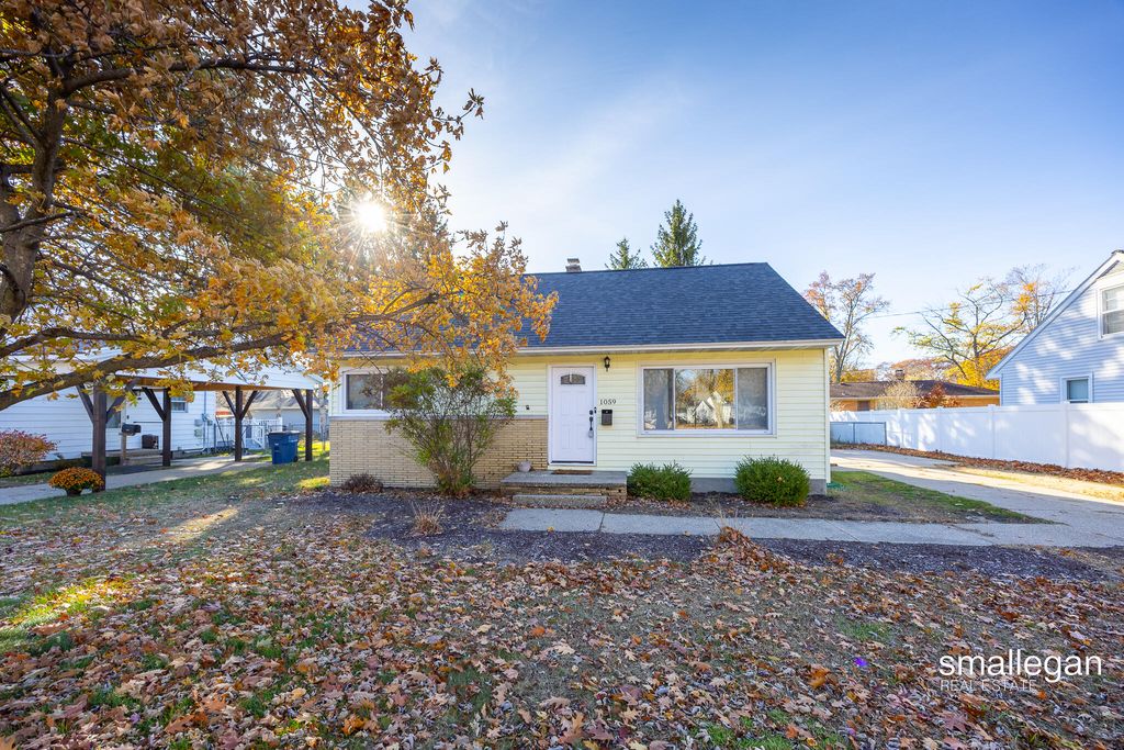 1059 W Summit Avenue, Roosevelt Park City, MI 49441