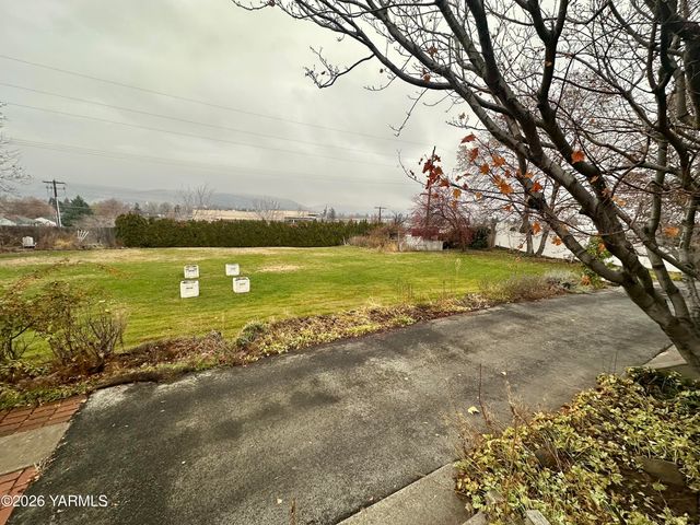 347 N 23rd Ave, Yakima, WA 98902