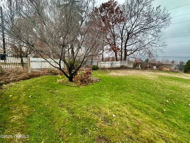 347 N 23rd Ave, Yakima, WA 98902