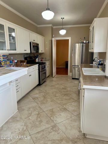 347 N 23rd Ave, Yakima, WA 98902