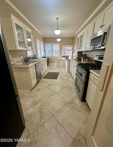 347 N 23rd Ave, Yakima, WA 98902