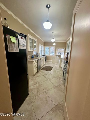 347 N 23rd Ave, Yakima, WA 98902