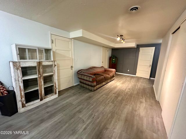 347 N 23rd Ave, Yakima, WA 98902