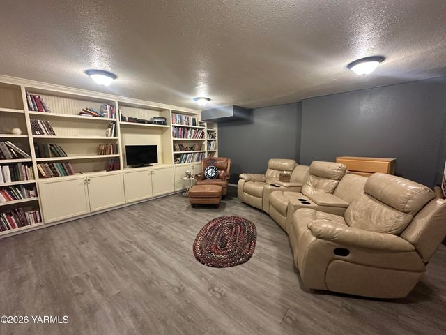 347 N 23rd Ave, Yakima, WA 98902