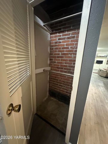 347 N 23rd Ave, Yakima, WA 98902