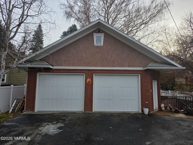 347 N 23rd Ave, Yakima, WA 98902