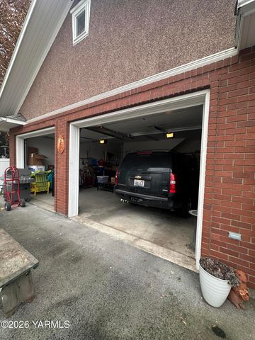 347 N 23rd Ave, Yakima, WA 98902