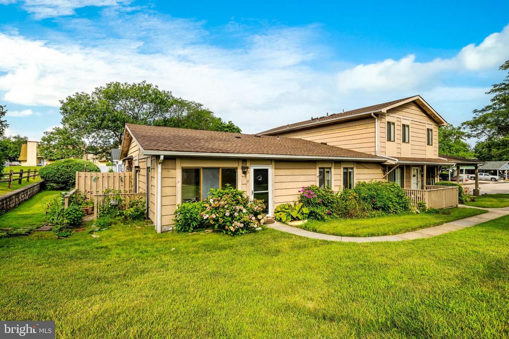 17 MAPLEWOOD CT, West Deptford, NJ 08066