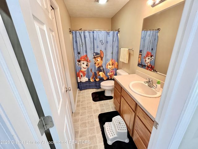 8639 Jacaranda Drive, Dimondale, MI 48821