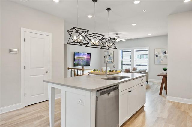 504 Hampton Crossing, Woodstock, GA 30188
