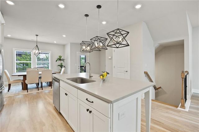 504 Hampton Crossing, Woodstock, GA 30188