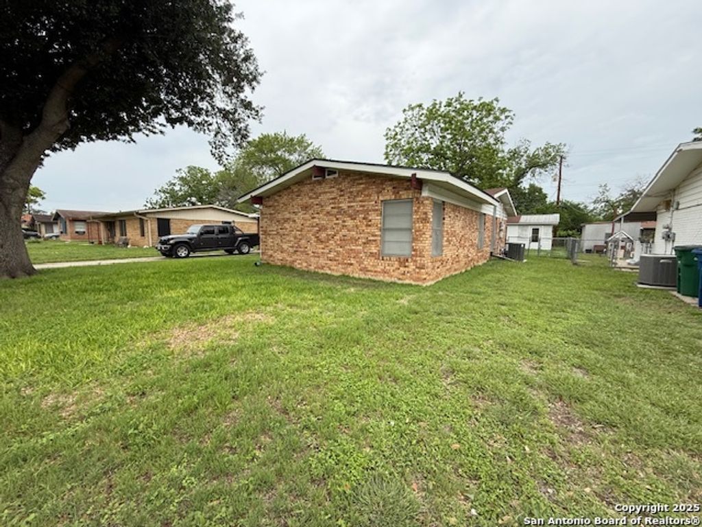 4519 CREEKMOOR DR, San Antonio, TX 78220