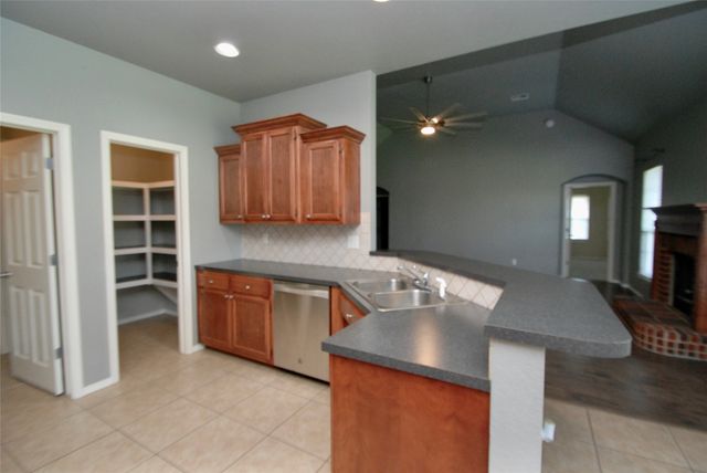 4944 S 204 Avenue E, Broken Arrow, OK 74014
