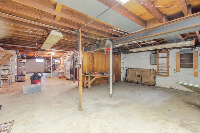 327 Softwood Drive, Hobart, IN 46342