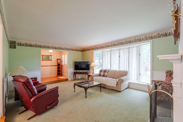 327 Softwood Drive, Hobart, IN 46342