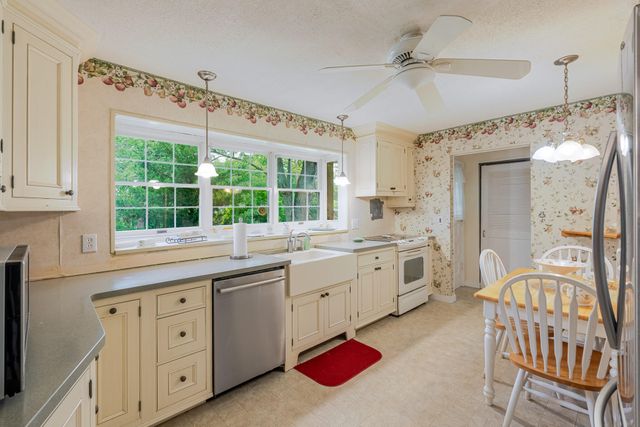 327 Softwood Drive, Hobart, IN 46342