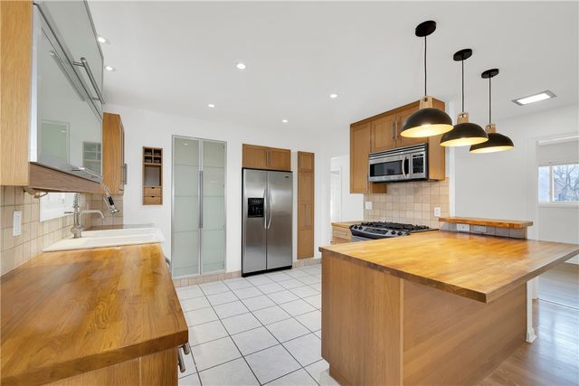 841 E Windy Hill Street, Fayetteville, AR 72703