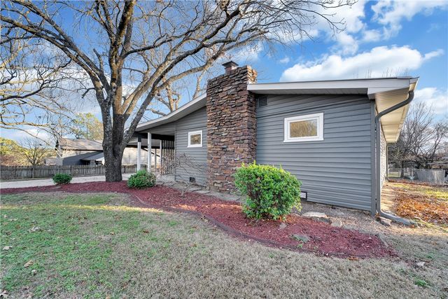 841 E Windy Hill Street, Fayetteville, AR 72703