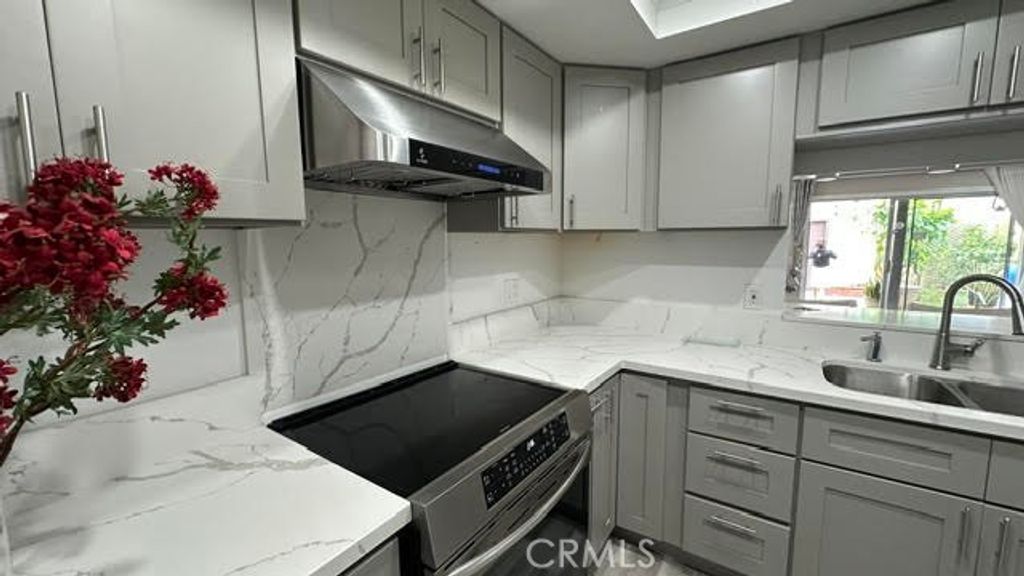 Image 5 of property listing at 14951 Malaga, Westminster, CA 92683